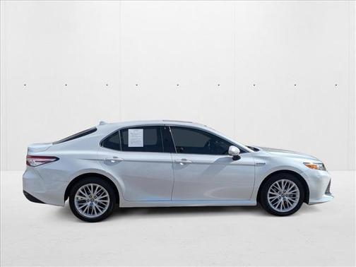 2019 Toyota Camry Hybrid XLE