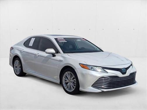 2019 Toyota Camry Hybrid XLE