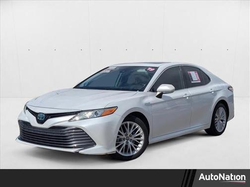 2019 Toyota Camry Hybrid XLE