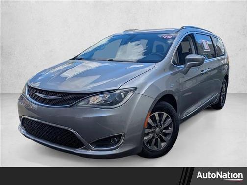 Billet Silver Metallic Clearcoat 2019 Chrysler Pacifica Touring-L Plus