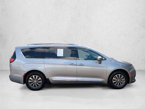 Billet Silver Metallic Clearcoat 2019 Chrysler Pacifica Touring-L Plus