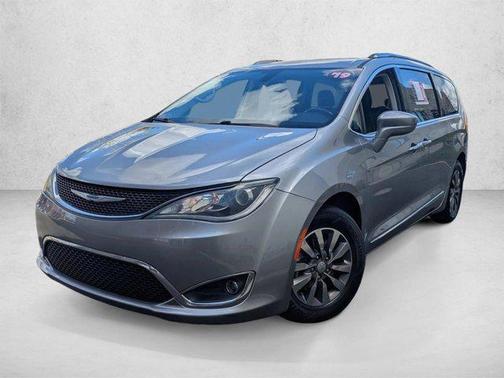Billet Silver Metallic Clearcoat 2019 Chrysler Pacifica Touring-L Plus
