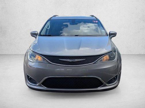 Billet Silver Metallic Clearcoat 2019 Chrysler Pacifica Touring-L Plus