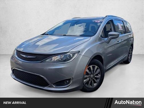 Billet Silver Metallic Clearcoat 2019 Chrysler Pacifica Touring-L Plus