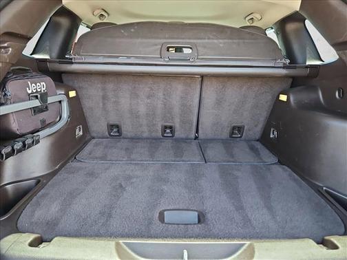 Diamond Black Crystal Pearlcoat 2017 Jeep Cherokee Trailhawk