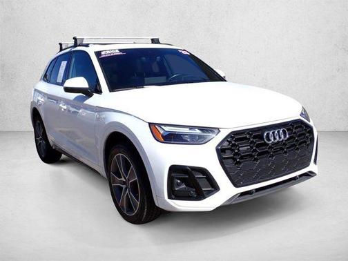 White 2025 Audi Q5 45 S line Premium