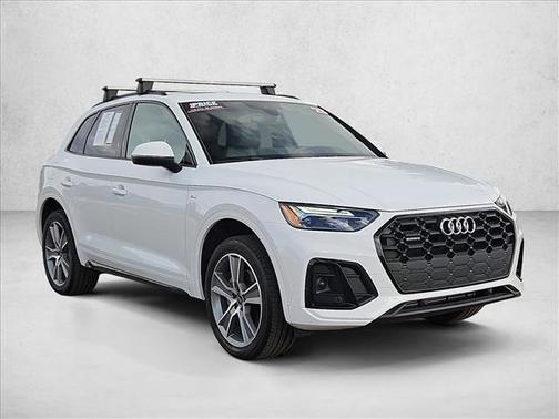 White 2025 Audi Q5 45 S line Premium