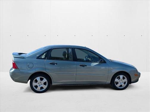 2005 Ford Focus ZX4 S