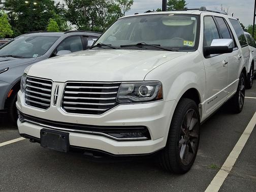 White Platinum Clearcoat Metallic 2017 Lincoln Navigator Reserve