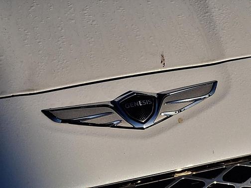 Uyuni White - UYH 2023 Genesis G70 2.0T AWD