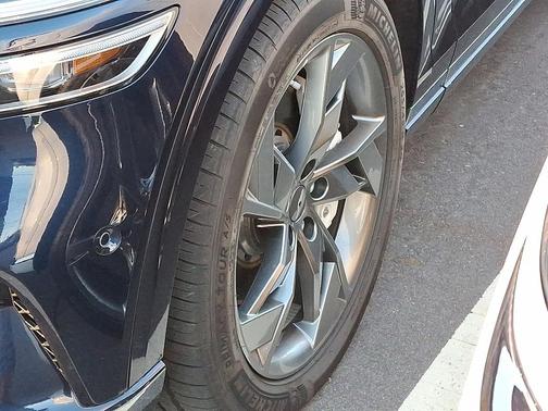 2025 Genesis Electrified GV70 Advanced AWD