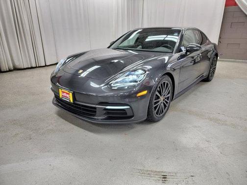 2018 Porsche Panamera 4