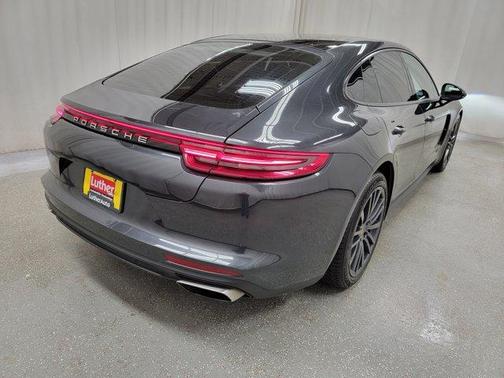 2018 Porsche Panamera 4