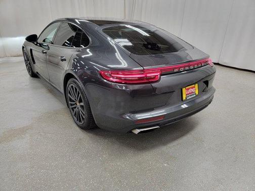 2018 Porsche Panamera 4
