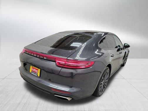 2018 Porsche Panamera 4