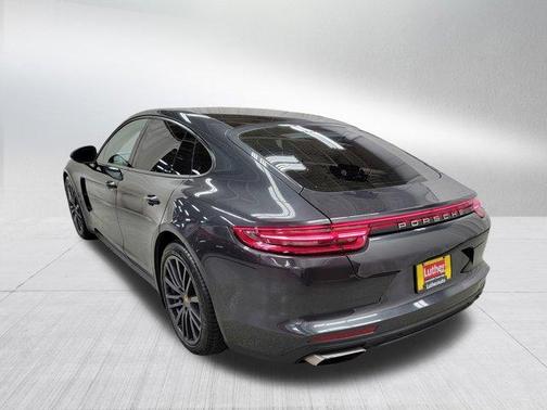 2018 Porsche Panamera 4