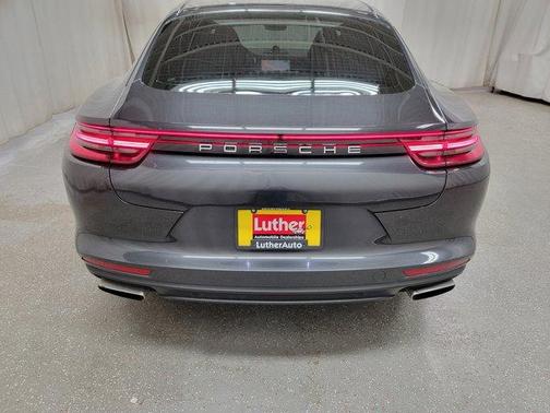 2018 Porsche Panamera 4