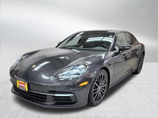 2018 Porsche Panamera 4