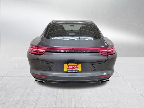 2018 Porsche Panamera 4