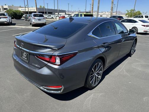 2025 Lexus ES 300h F SPORT Design