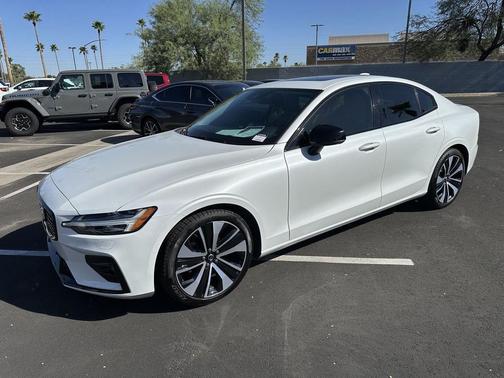 2022 Volvo S60 T5 Momentum