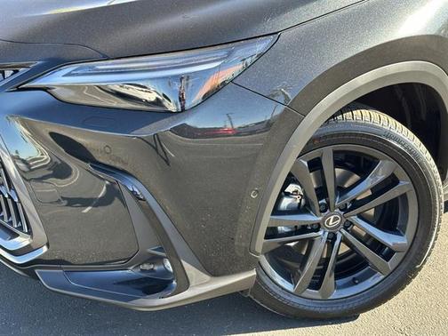 2026 Lexus NX 450h+ Luxury