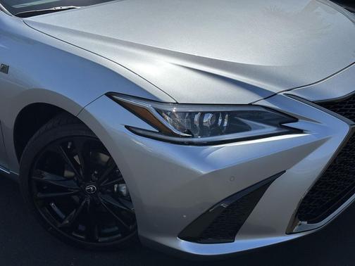 2025 Lexus ES 300h F SPORT Design