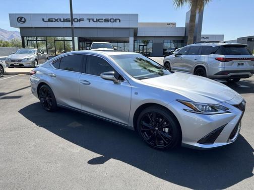 2025 Lexus ES 300h F SPORT Design