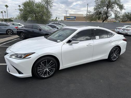 2025 Lexus ES 300h Base