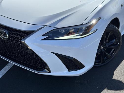 2025 Lexus ES 300h F SPORT Design