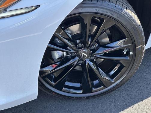 2025 Lexus ES 300h F SPORT Design