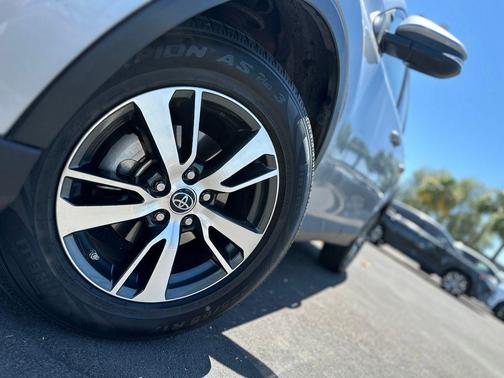 Silver Sky Metallic 2017 Toyota RAV4 XLE
