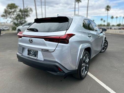 Iridium 2026 Lexus UX 300h Premium