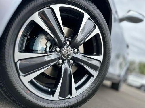 Iridium 2026 Lexus UX 300h Premium