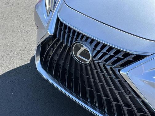 2025 Lexus ES 300h F SPORT Design
