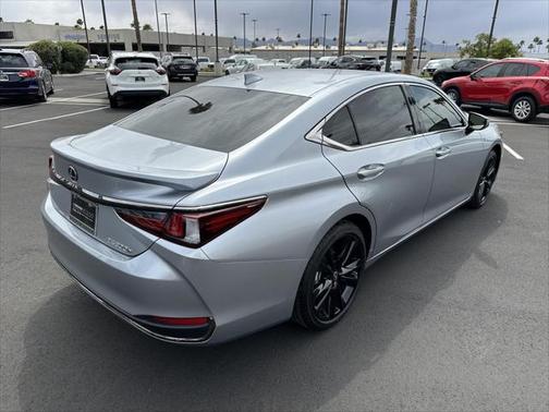 2023 Lexus ES 300h F SPORT Handling