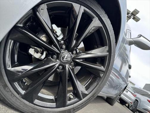 2023 Lexus ES 300h F SPORT Handling