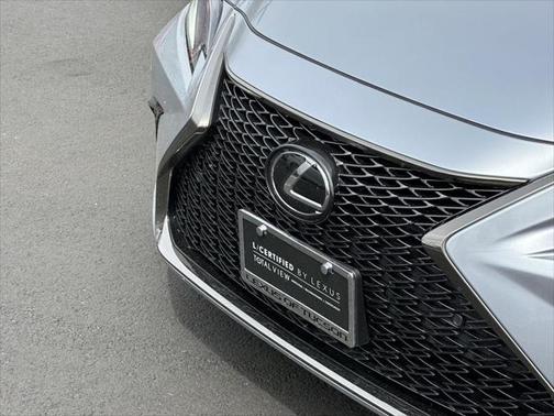 2023 Lexus ES 300h F SPORT Handling