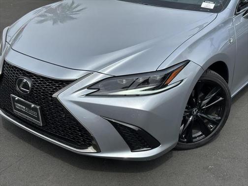 2023 Lexus ES 300h F SPORT Handling