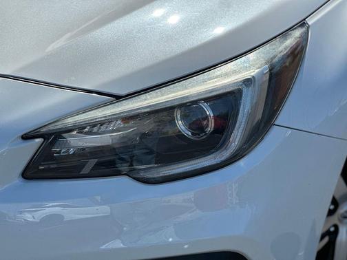 Crystal White Pearl 2019 Subaru Outback 2.5i Limited