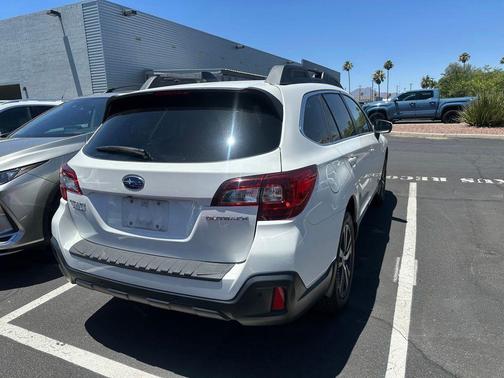 Crystal White Pearl 2019 Subaru Outback 2.5i Limited