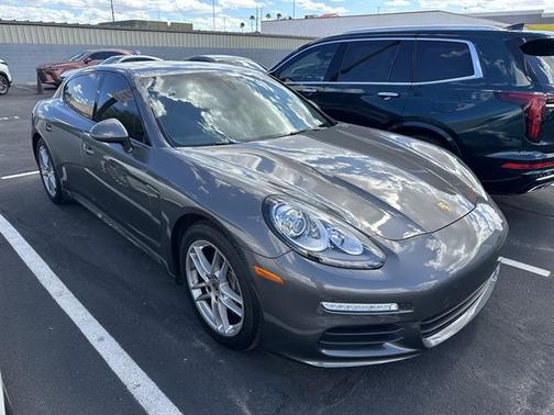 2015 Porsche Panamera 4