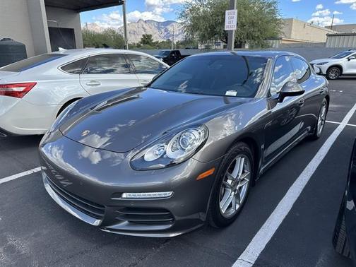 2015 Porsche Panamera 4