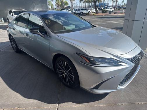 Iridium 2024 Lexus ES 300h Base