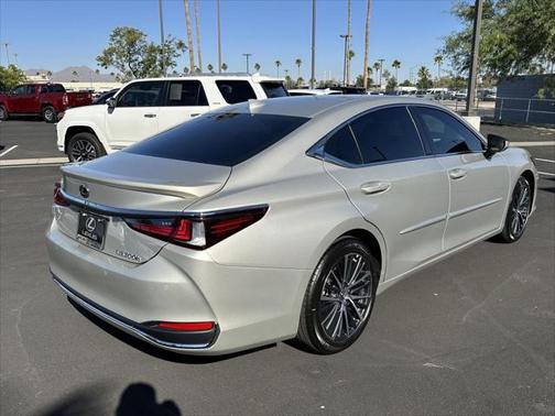 2025 Lexus ES 300h F SPORT Design
