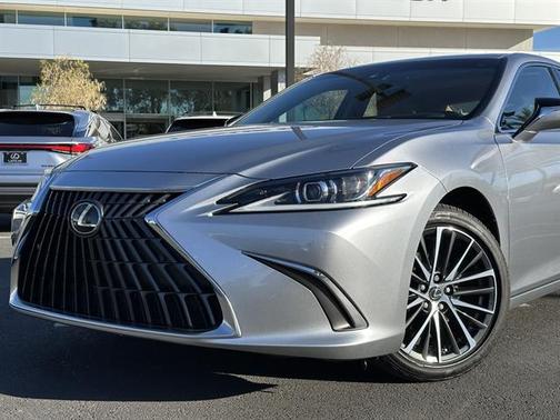 2025 Lexus ES 300h Base