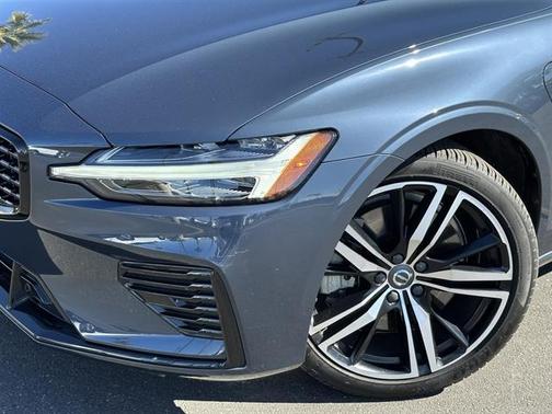 2021 Volvo S60 Recharge Plug-In Hybrid T8 R-Design Expression