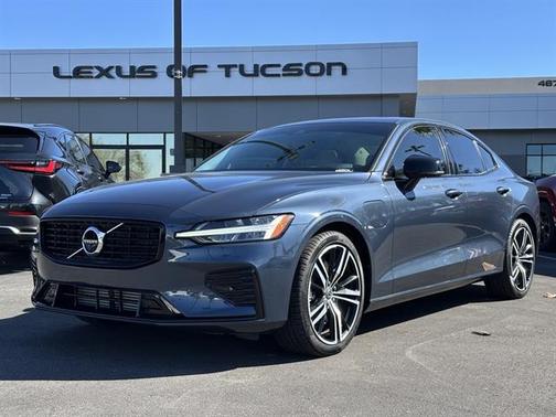 2021 Volvo S60 Recharge Plug-In Hybrid T8 R-Design Expression