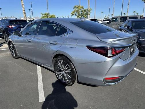 2022 Lexus ES 300h Base