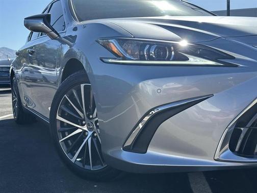 2022 Lexus ES 300h Base